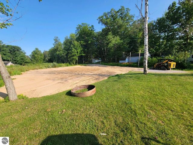 1444 Bungo Trail, Harrison, MI 48625