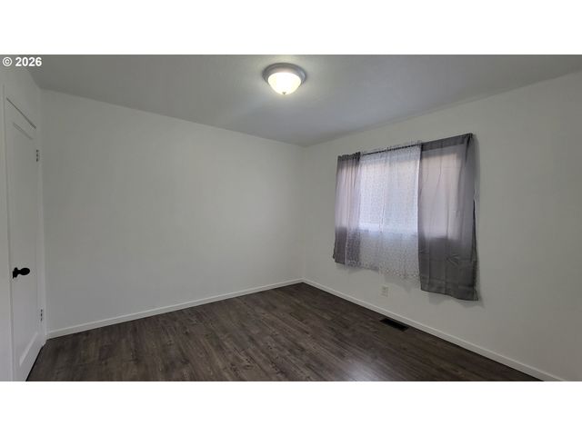 800 TERRITORIAL St, Harrisburg, OR 97446