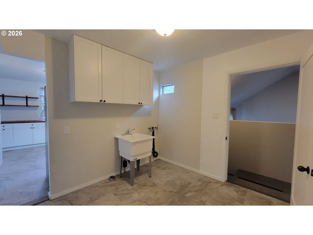 800 TERRITORIAL St, Harrisburg, OR 97446