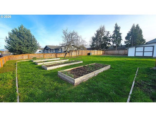 800 TERRITORIAL St, Harrisburg, OR 97446