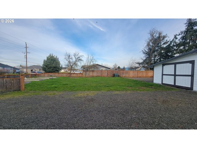 800 TERRITORIAL St, Harrisburg, OR 97446