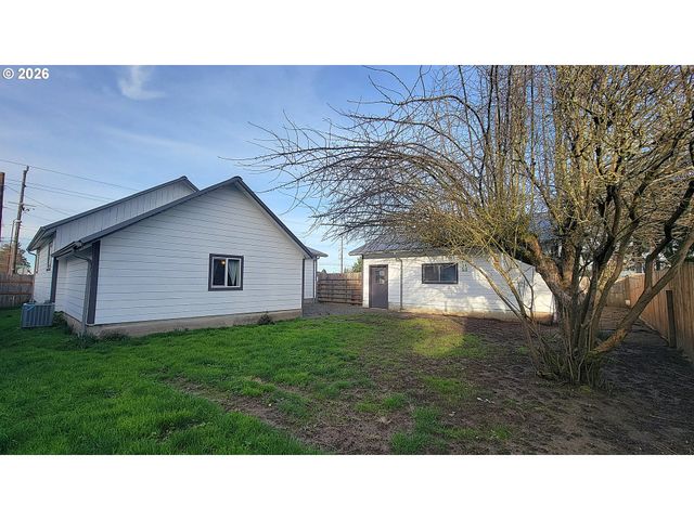 800 TERRITORIAL St, Harrisburg, OR 97446