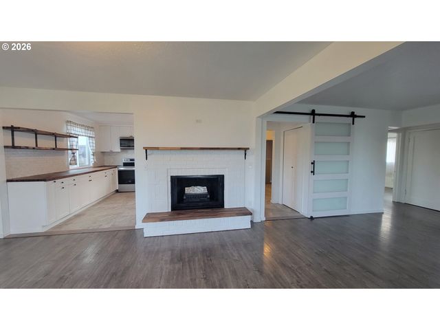 800 TERRITORIAL St, Harrisburg, OR 97446