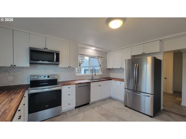 800 TERRITORIAL St, Harrisburg, OR 97446