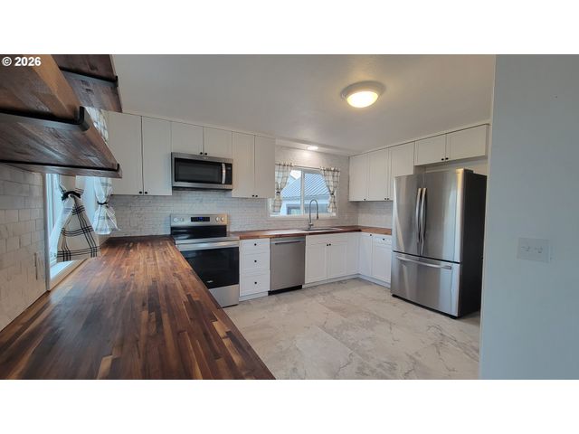 800 TERRITORIAL St, Harrisburg, OR 97446