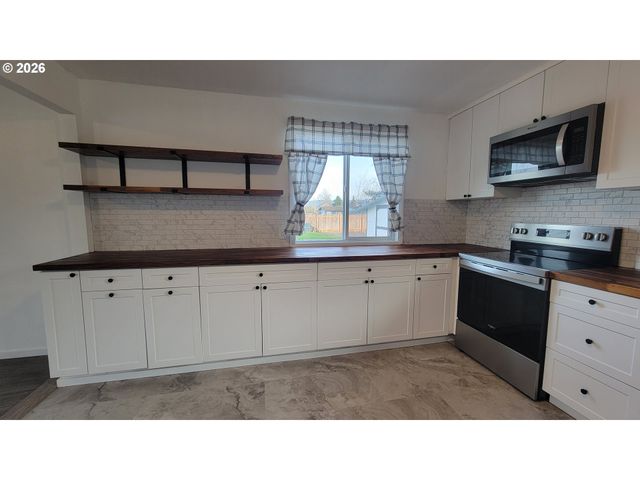 800 TERRITORIAL St, Harrisburg, OR 97446