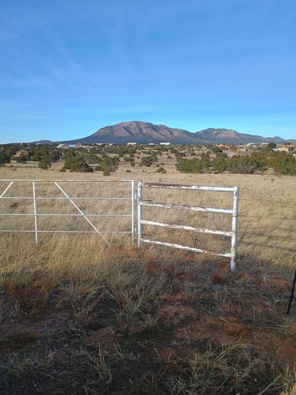 103 W Hill Ranch Road, Edgewood, NM 87015