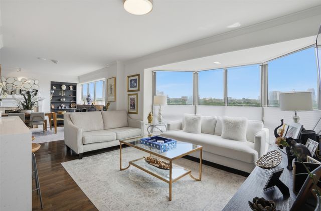 4242 Lomo Alto Drive N84, Highland Park, TX 75219