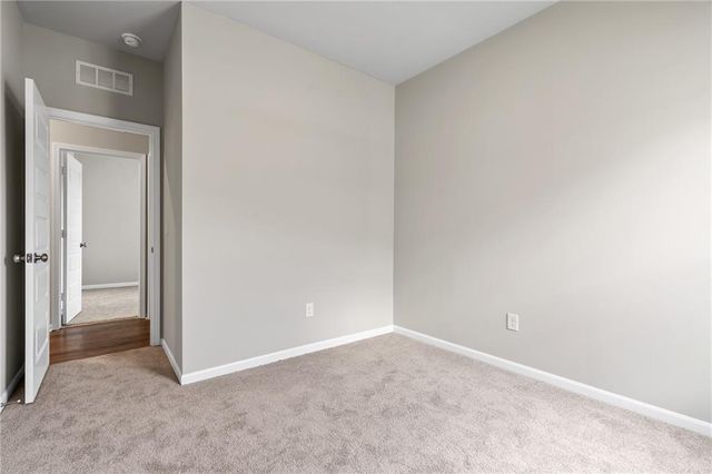 435 Valley View Drive, Tonganoxie, KS 66086