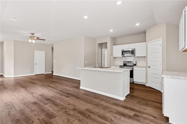 435 Valley View Drive, Tonganoxie, KS 66086