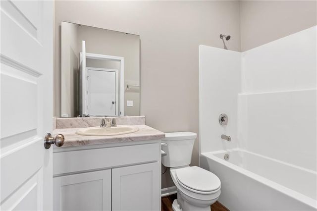 435 Valley View Drive, Tonganoxie, KS 66086