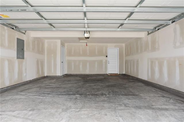 435 Valley View Drive, Tonganoxie, KS 66086