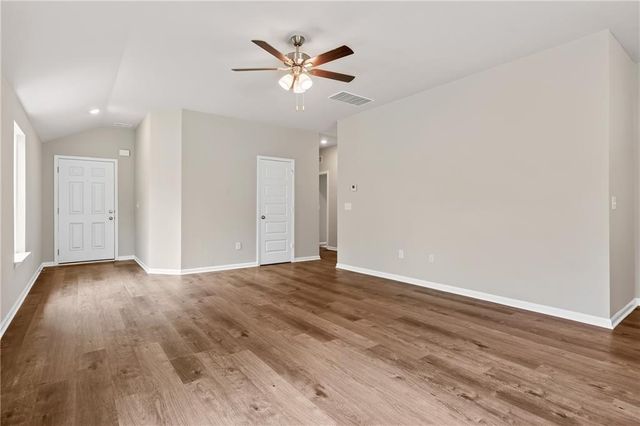 435 Valley View Drive, Tonganoxie, KS 66086