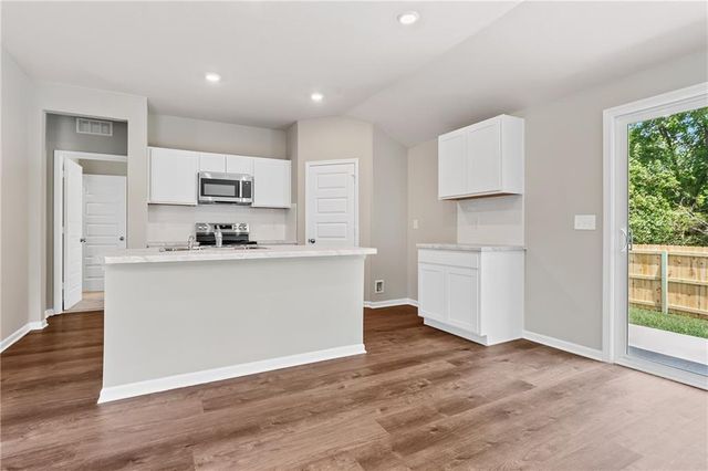 435 Valley View Drive, Tonganoxie, KS 66086