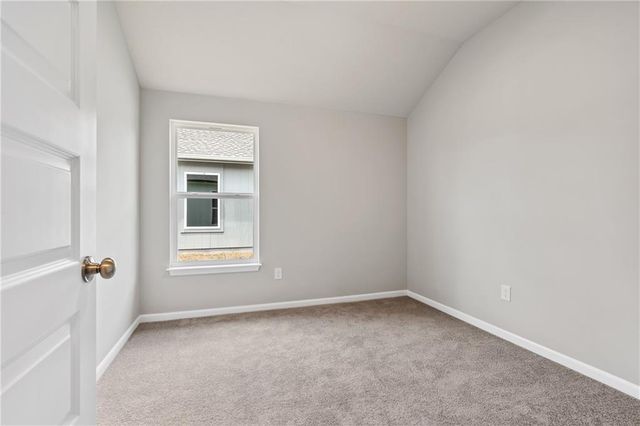 435 Valley View Drive, Tonganoxie, KS 66086