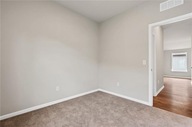 435 Valley View Drive, Tonganoxie, KS 66086