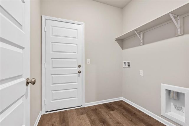 435 Valley View Drive, Tonganoxie, KS 66086