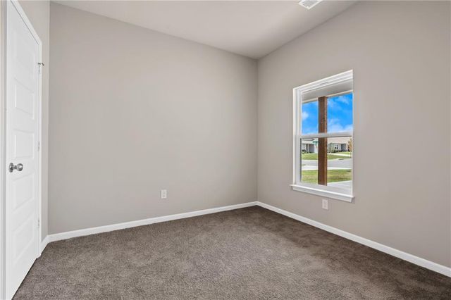 435 Valley View Drive, Tonganoxie, KS 66086