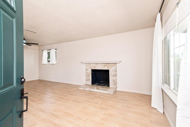 9942 Burline St, Sacramento, CA 95827