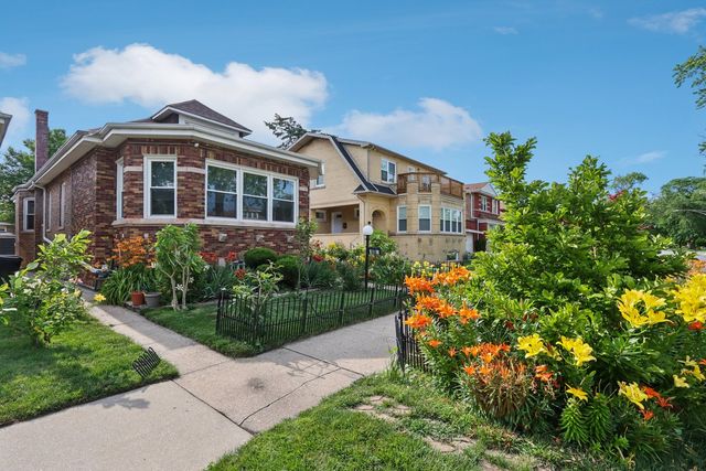8120 S Luella Avenue, Chicago, IL 60617