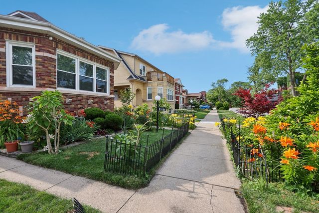 8120 S Luella Avenue, Chicago, IL 60617