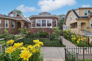 8120 S Luella Avenue, Chicago, IL 60617