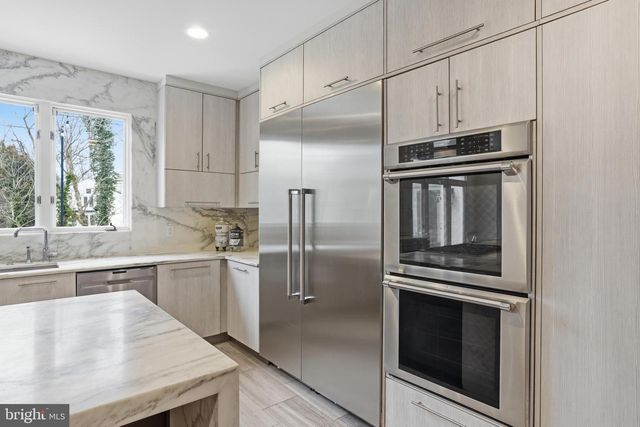 6035 CRIMSON CT, Mclean, VA 22101