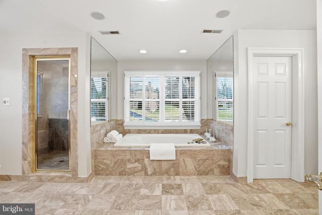 6035 CRIMSON CT, Mclean, VA 22101