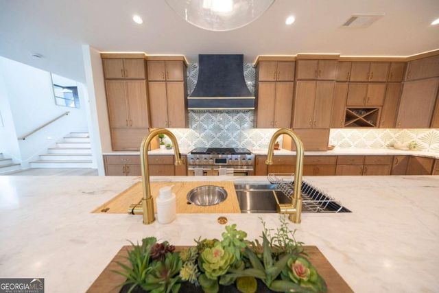 8485 Lynn Drive, Gainesville, GA 30506