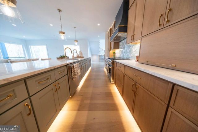 8485 Lynn Drive, Gainesville, GA 30506