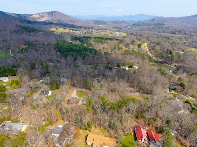 2086 Woodlake Lane, Young Harris, GA 30582