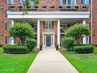 326 Park Avenue 2, Clarendon Hills, IL 60514