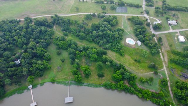 2085 S Oaks Lane, Lone Oak, TX 75453