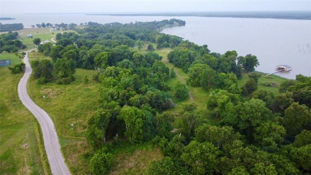 2085 S Oaks Lane, Lone Oak, TX 75453
