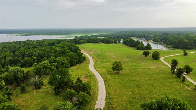 2085 S Oaks Lane, Lone Oak, TX 75453