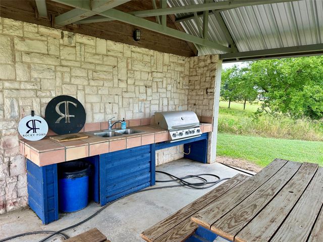 2085 S Oaks Lane, Lone Oak, TX 75453