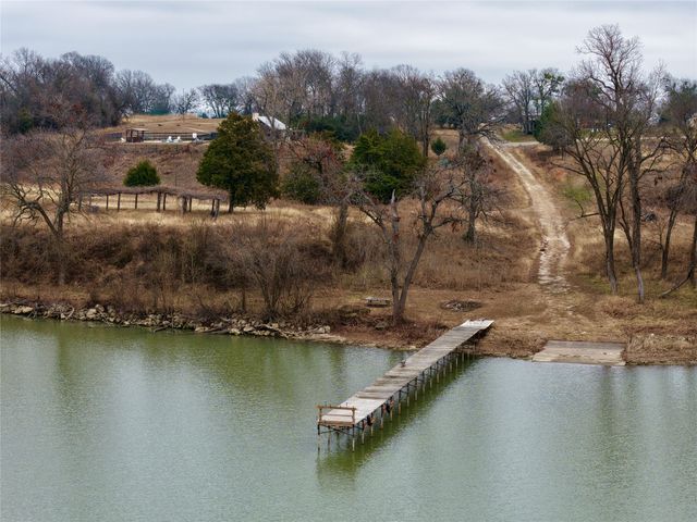 2085 S Oaks Lane, Lone Oak, TX 75453