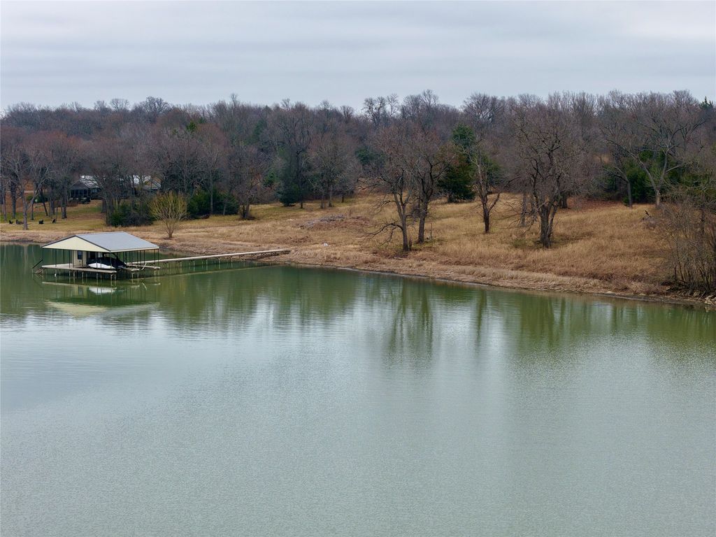 2085 S Oaks Lane, Lone Oak, TX 75453
