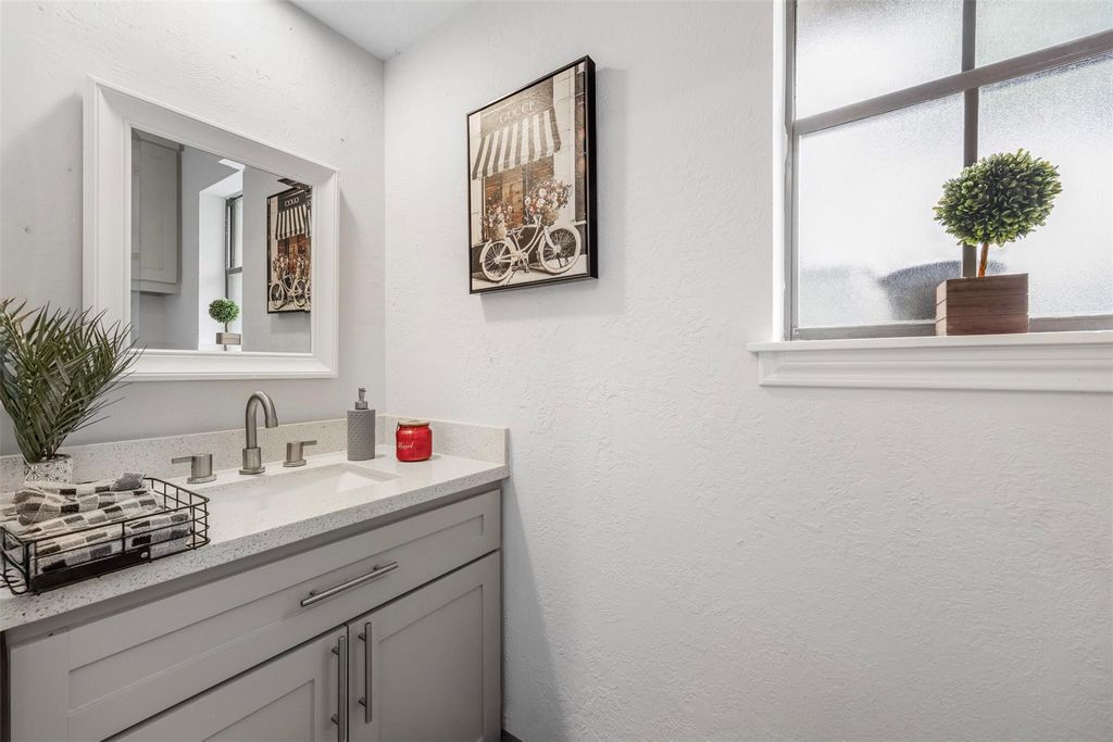 Image 10 of property listing at 1815 Cobblestone Court, Richmond, TX 77406