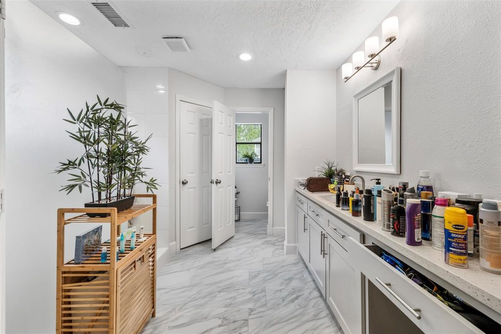 Image 13 of property listing at 1815 Cobblestone Court, Richmond, TX 77406