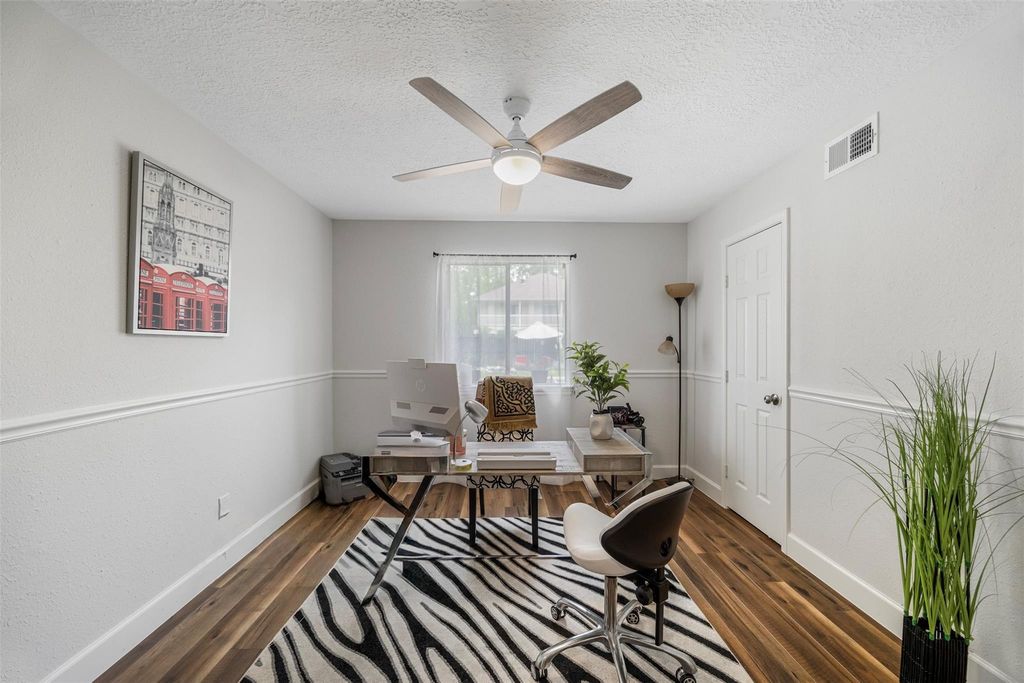 Image 15 of property listing at 1815 Cobblestone Court, Richmond, TX 77406