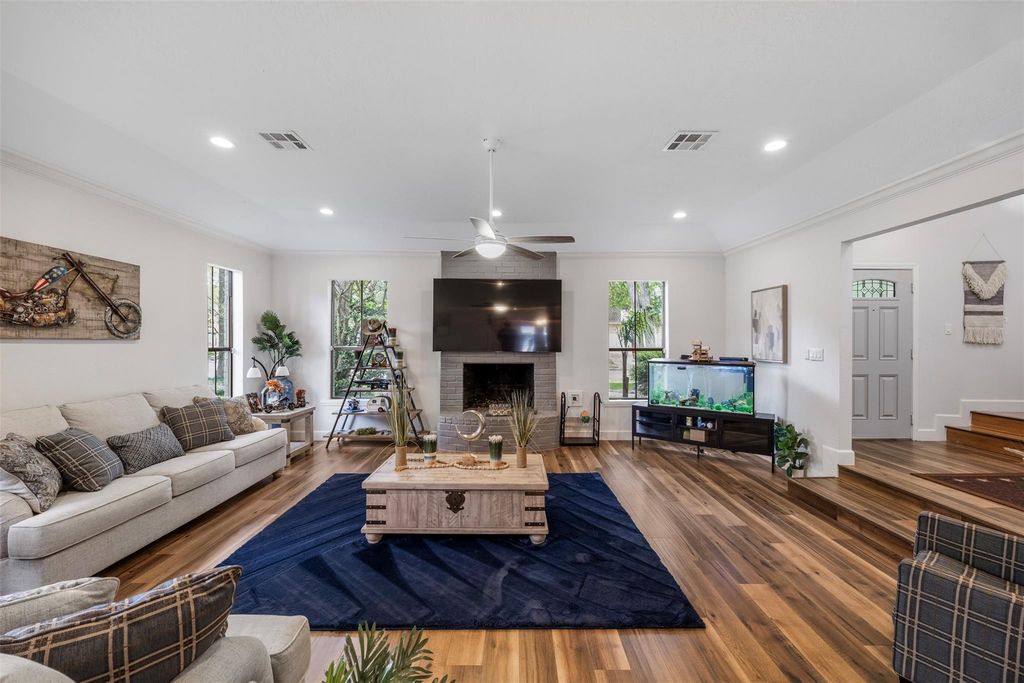 Image 3 of property listing at 1815 Cobblestone Court, Richmond, TX 77406