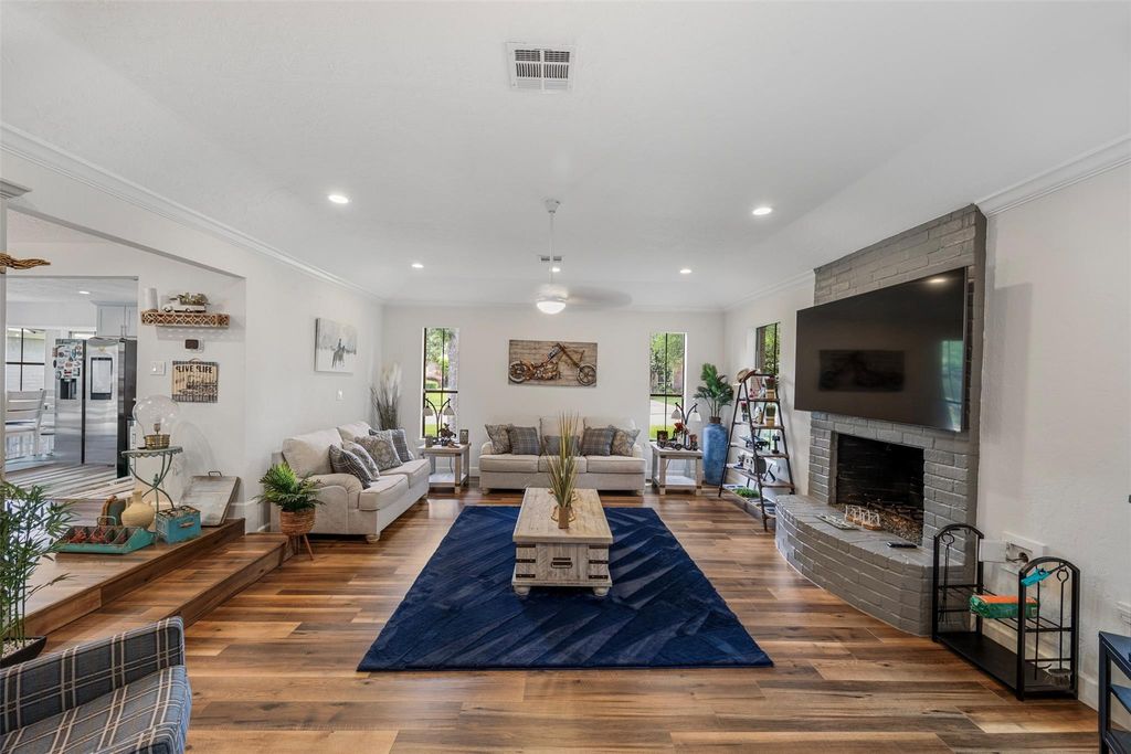 Image 9 of property listing at 1815 Cobblestone Court, Richmond, TX 77406