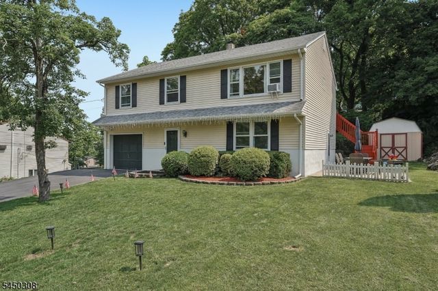 35 Iroquois Ave, Lincoln Park Boro, NJ 07035