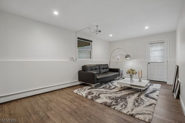 35 Iroquois Ave, Lincoln Park Boro, NJ 07035