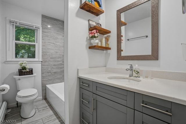 35 Iroquois Ave, Lincoln Park Boro, NJ 07035