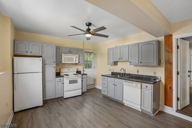 35 Iroquois Ave, Lincoln Park Boro, NJ 07035