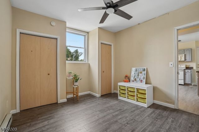 35 Iroquois Ave, Lincoln Park Boro, NJ 07035