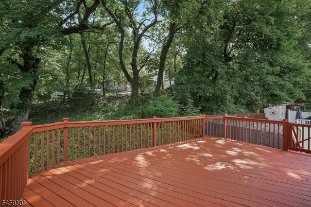 35 Iroquois Ave, Lincoln Park Boro, NJ 07035