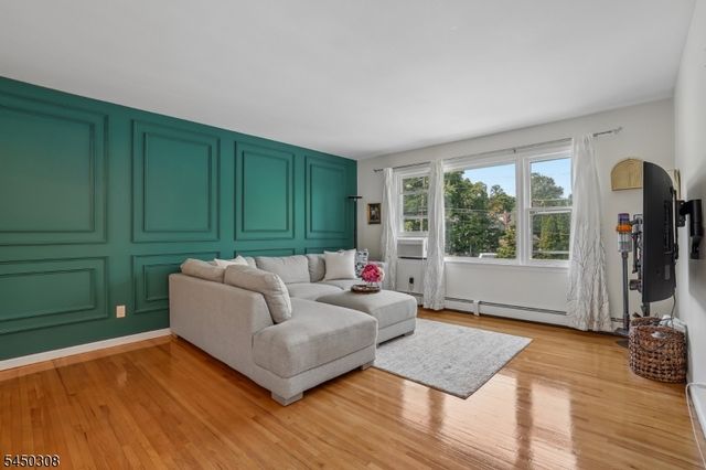 35 Iroquois Ave, Lincoln Park Boro, NJ 07035